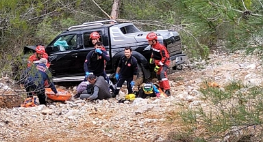 SEYDİKEMER’DE KAMYONET UÇURUMA UÇTU: 1 YARALI