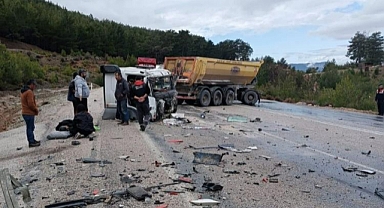 SEYDİKEMER’DE KAMYONLAR ÇARPIŞTI: 1 YARALI