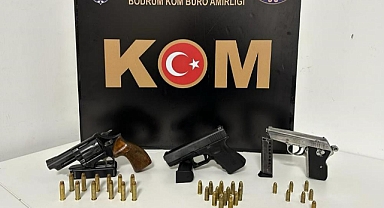 TEYP İÇERİSİNDE 3 TABANCA ELE GEÇİRİLDİ