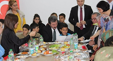 VALİ TAVLI, MENTEŞE'DEKİ DEPREMZEDELER İLE BİR ARAYA GELDİ