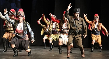 ZEYBEKLERLE ÇANAKKALE MÜZİKALİNE YOĞUN İLGİ