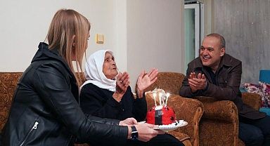 90 YAŞINA GİREN MUHİBE NİNEYE SÜRPRİZ KUTLAMA