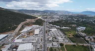 BODRUM’DA BAYRAM YOĞUNLUĞU BAŞLADI, TRAFİK KUYRUĞU UZADIKÇA UZADI