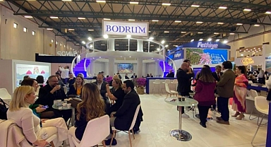 BODRUM STANDINDA PROTOKOL ÜYELERİ VE TURİZMCİLER BİR ARADA