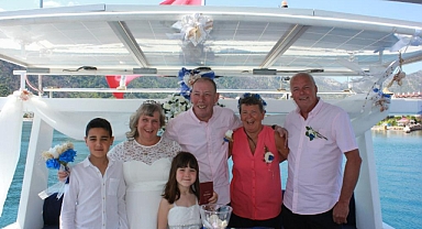 İNGİLİZ ÇİFT MARMARİS’TE NİKÂHLANDI