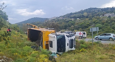 KAMYONLA VİDANJÖR ÇARPIŞTI: 3 YARALI