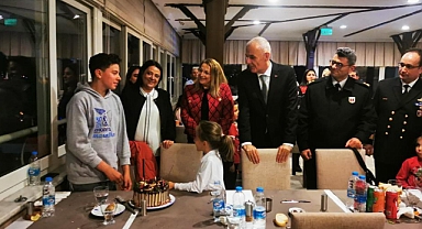 MARMARİS POLİSEVİ'NDE KONAKLAYAN DEPREMZEDELERE İFTAR YEMEĞİ VERİLDİ