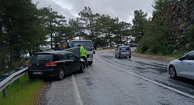 MARMARİS’TE YAĞIŞ KAZAYA NEDEN OLDU