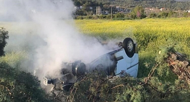 MUĞLA’DA KAZA YAPAN ARAÇTA İKİ KİŞİ YANMAKTAN SON ANDA KURTULDU