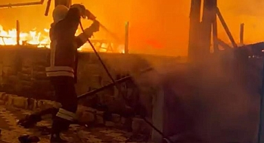 ÖLÜDENİZ’DE AYNI KİŞİYE AİT İKİ AYRI İŞYERİ AYNI ANDA KUNDAKLANDI