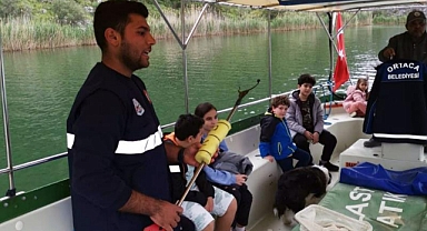 ‘SINIR TANIMAYAN ÇOCUKLAR’ DALYAN’DA TEMİZLİK YAPTI