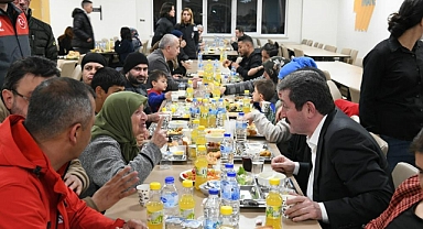 VALİ TAVLI DEPREMZEDELER İLE İFTARDA BİR ARAYA GELDİ