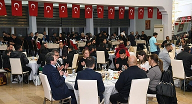 VALİ TAVLI ROMAN VATANDAŞLARLA İFTARDA BİR ARAYA GELDİ