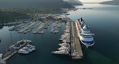 DEV YOLCU GEMİSİ BİN 300 İSRAİLLİ YOLCUSU İLE MARMARİS’E GELDİ