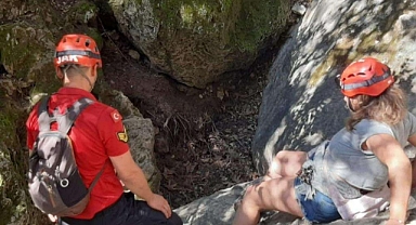 FETHİYE’DE DOĞA YÜRÜYÜŞÜNDE KAYBOLAN KADIN JAK TARAFINDAN BULUNDU