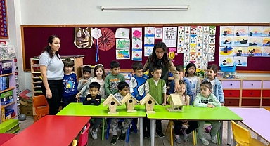 MİNİK ELLER KUŞ YUVALARINI RENKLENDİRDİ