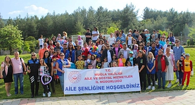 MUĞLA SEMALARI UÇURTMALARLA RENKLENDİ