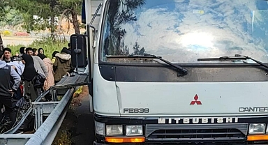 ŞOFÖRÜNÜN KAÇTIĞI KAMYONDA 35 DÜZENSİZ GÖÇMEN YAKALANDI