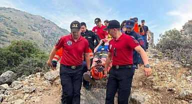 YARALI TURİSTİ İKİ SAAT SEDYE İLE TAŞIDILAR