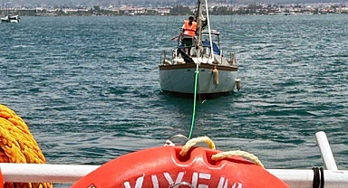 12 METRELİK TEKNE ARIZA YAPTI, KIYEM EKİPLERİ KURTARDI