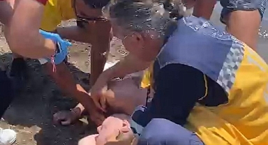 BOĞULMA TEHLİKESİ GEÇİREN TURİSTİ SU SPORU ÇALIŞANLARI KURTARDI