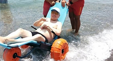 DENİZ KEYFİ ENGEL TANIMIYOR