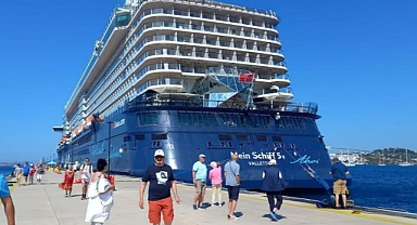 DEV GEMİ İLE 2 BİN 539 YOLCU GELDİ