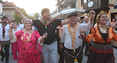GÖCEK'TE YAYLA GÖÇÜ RENKLİ GÖRÜNTÜLERLE BAŞLADI