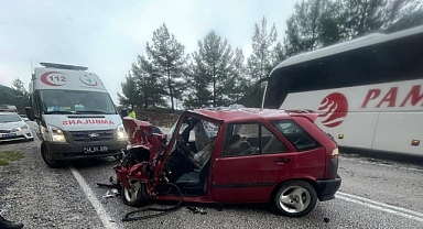 MUĞLA’DA YOLCU OTOBÜSÜ İLE OTOMOBİL ÇARPIŞTI 2 ÖLÜ