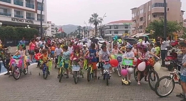 ÖĞRENCİLER DOĞA İÇİN PEDAL ÇEVİRİP DANS ETTİ