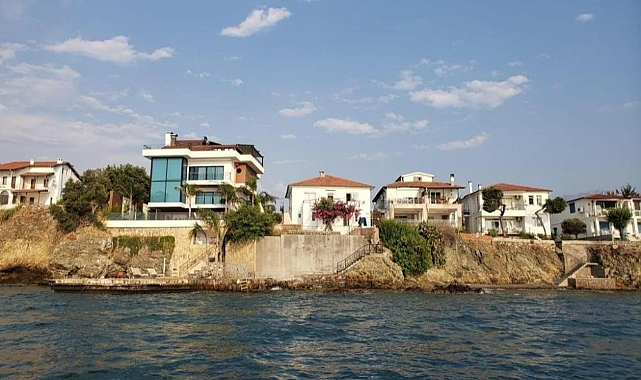 ŞÖVALYE ADASI’NIN İLK EVİ SATILIĞA ÇIKARILDI