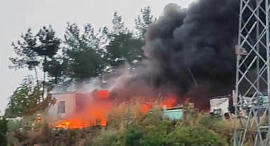 YAĞMURU FIRSATA ÇEVİRDİLER, LASTİKLERİ YAKTILAR