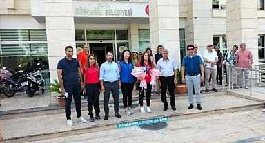 AVRUPA ÜÇÜNCÜSÜ OLAN İLYASOĞLU, KÖYCEĞİZ’DE ÇİÇEKLERLE KARŞILANDI