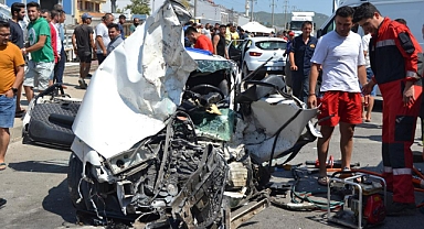 FETHİYE'DE 4 ARAÇLI TRAFİK KAZASI 1 ÖLÜ, 5 YARALI