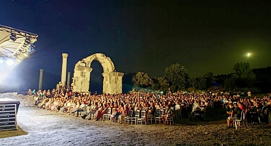 İŞ SANAT ANTİK SAHNE’NİN ‘BEN ANADOLU’ OYUNUNA YOĞUN İLGİ