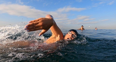 KUZEY KANALI'NI GEÇTİĞİ TAKDİRDE KANALI GEÇEN EN GENÇ KADIN OLACAK