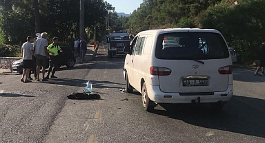 MOTOSİKLET İLE MİNİBÜS ÇARPIŞTI: 1 ÖLÜ, 1 YARALI