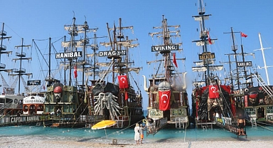 ÖLÜDENİZ’DE TEKNECİLER ÇİFTE BAYRAM KUTLADI