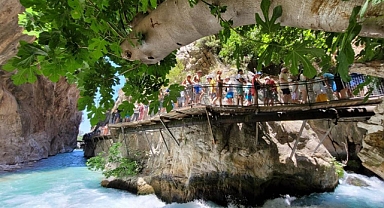 SAKLIKENT KANYONU BİNLERCE MİSAFİRİ AĞIRLIYOR