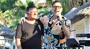 ÜNLÜ TEKNİK ADAM VURAL SAHNELERİN TOZUNU ATTIRDI