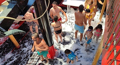 YAZ MEVSİMİNİN VAZGEÇİLMEZ AKTİVİTESİ TEKNE TURLARI