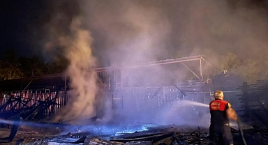 AHŞAP ATÖLYESİ ALEVLERE TESLİM OLDU