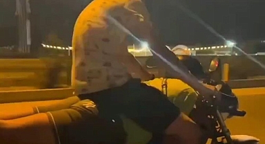 ARKADAŞINI ÜZERİNE OTURTUP MOTOSİKLET KULLANDI, CEZAYI YEDİ