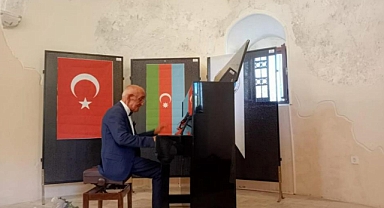 AZERBAYCANLI SANATÇIDAN 6 ŞUBAT DEPREMLERİ ANISINA KONSER