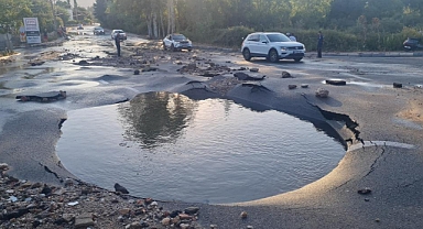 BOMBA GİBİ PATLADI, MOTOSİKLETLİ VE KÖPEĞİNİ HAVAYA FIRLATTI