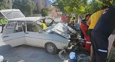 DİREK İLE ARAÇ ARASINDA KALDI, BACAĞI KOPTU