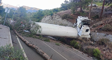 DOĞALGAZ YÜKLÜ TANKER UÇURUMA YUVARLANDI