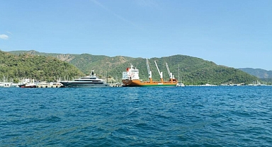 FRANSA'DAN TÜRKİYE'YE GETİRİLEN YATLAR MARMARİS'E İNDİRİLDİ