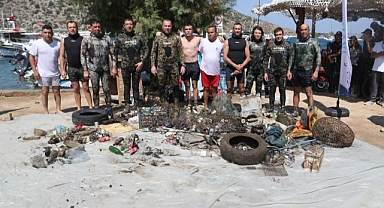 GÜMÜŞLÜK’TE DENİZ DİBİ TEMİZLİĞİ YAPILDI