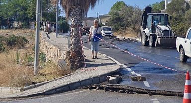 İSALE HATTI YİNE PATLADI, ASFALT YARILDI, TONLARCA SU BOŞA AKTI